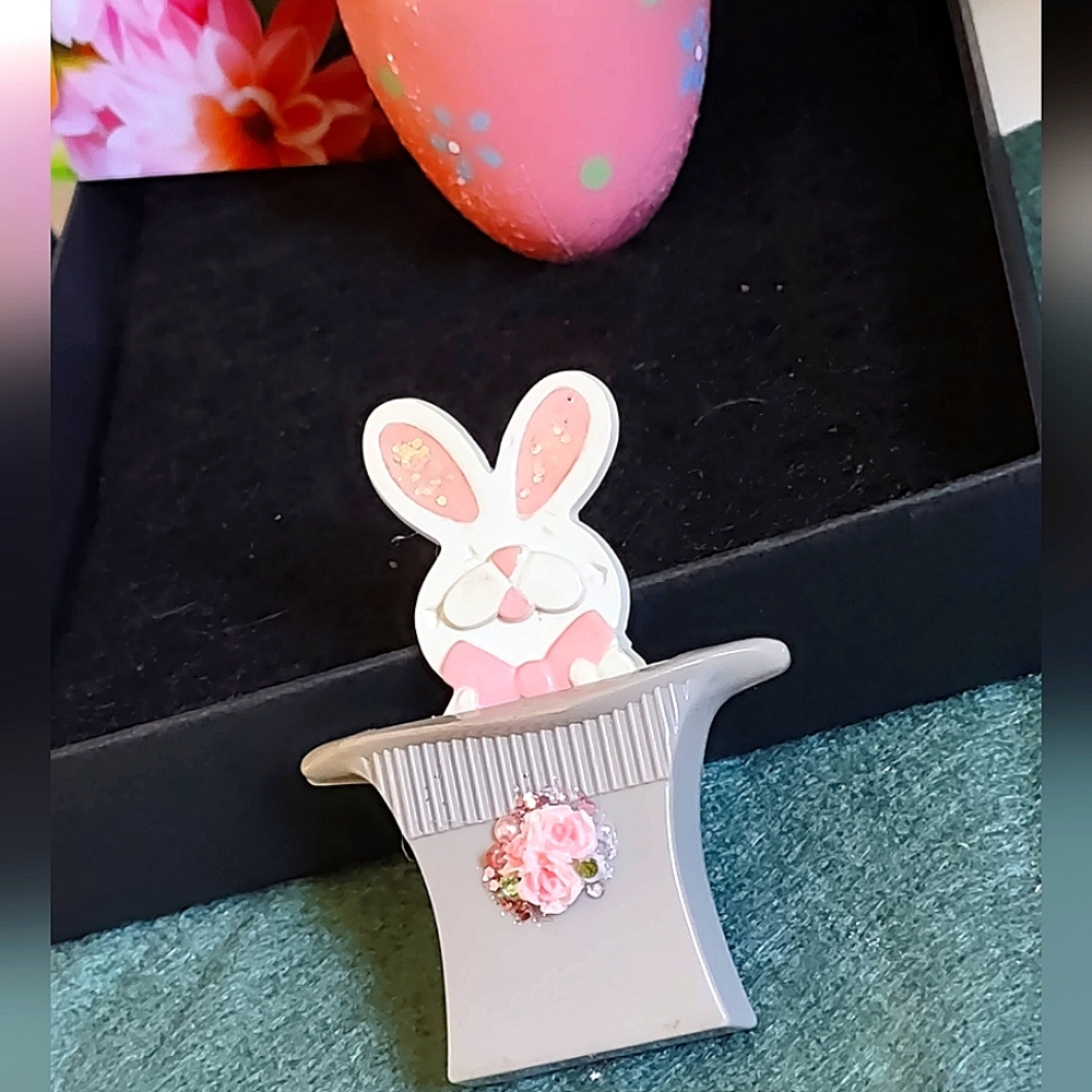 Vintage Avon Pop-up Rabbit In Hat Pin - Picture 16 of 17